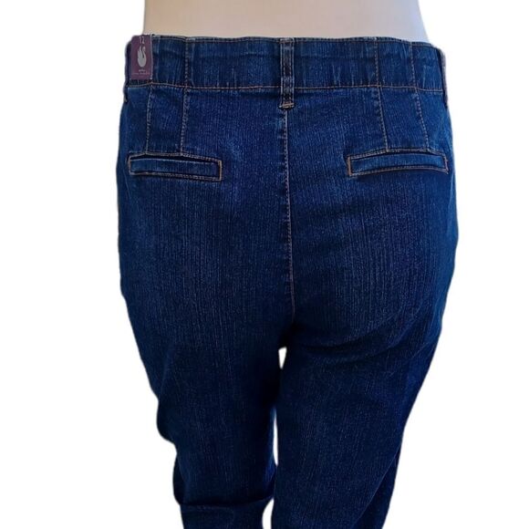 615148.......Gloria Vanderbilt  Crop Jeans Size 12, W34" 20"Inseam  11"Rise - Picture 3 of 6